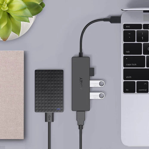 موزع USB-C فائق النحافة من Aukey مع 4 منافذ بيانات USB 3.0 - أسود 