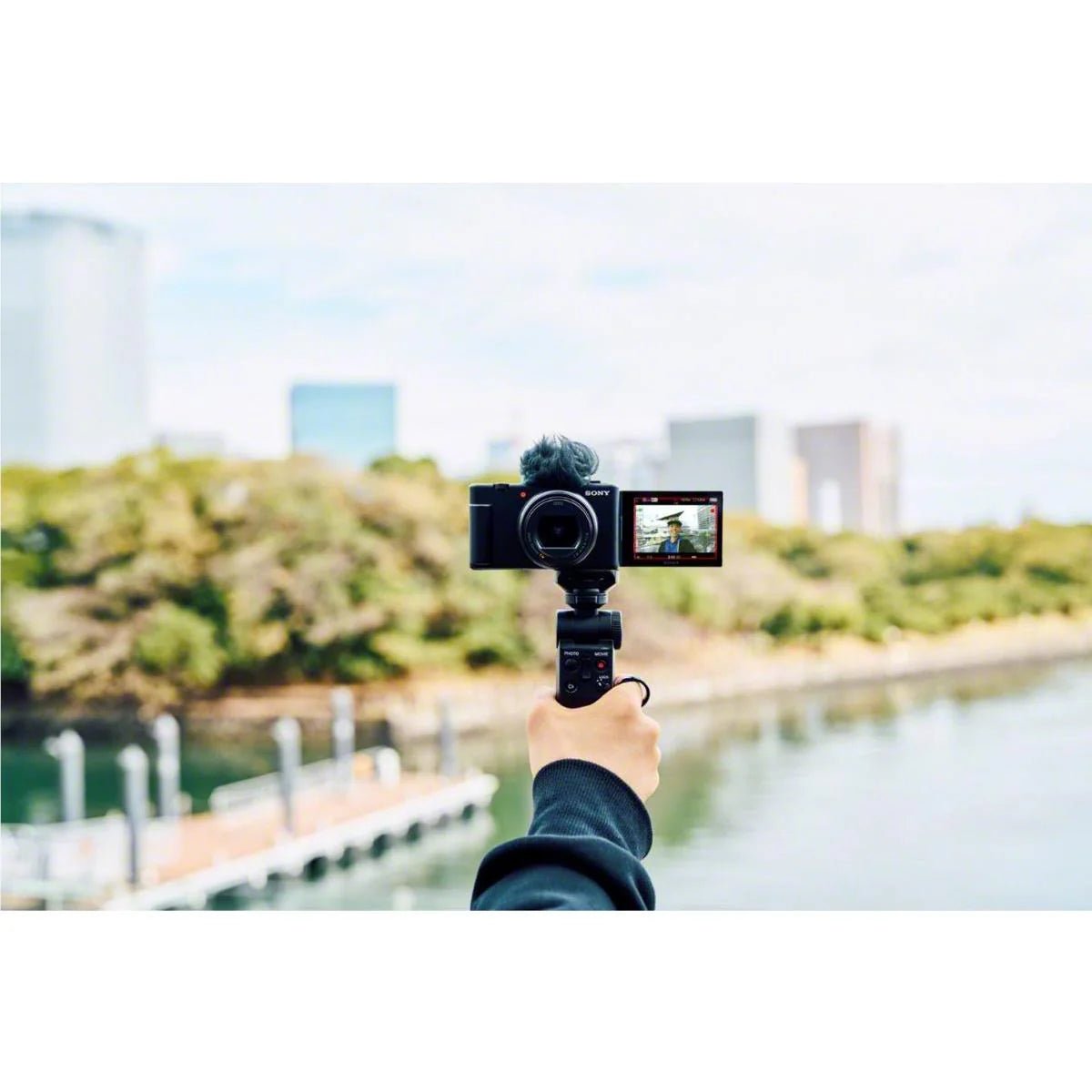Sony ZV - 1 II Digital Vlogging Camera – 20.1MP 1" Exmor RS Sensor with 18 - 50mm f/1.8 - 4 Lens, 4K Video & Flip Touchscreen (Black)IT CareCamera
